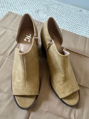 Women’s Suede Open-Toe Mules in Tan with Side Buckle